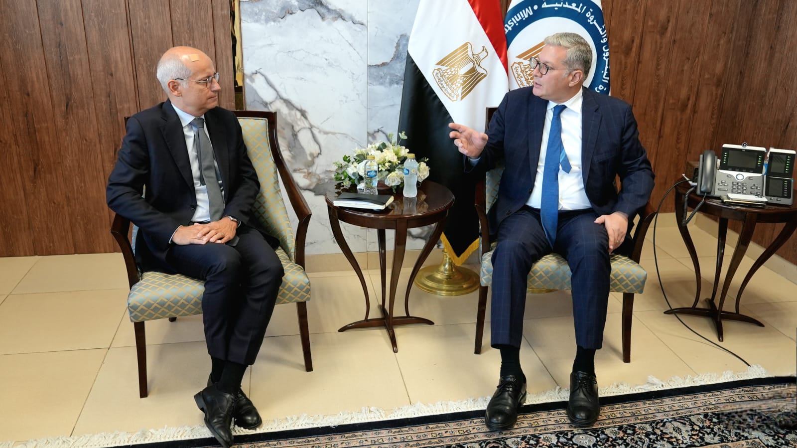 وزير البترول يبحث مع توتال إنرجيز الفرنسية فرص الإستثمار في شرق المتوسط 